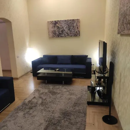 3-кімнатні в центрі, метро театральна *
