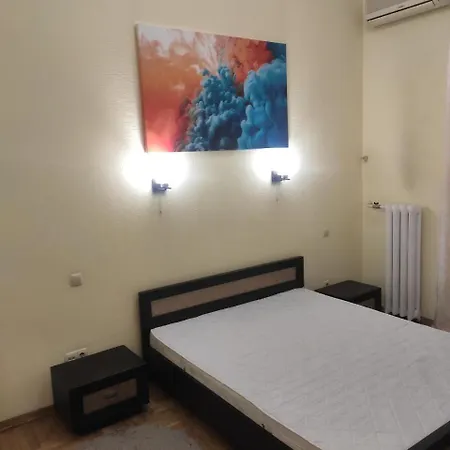 3-кімнатні в центрі, метро театральна Lägenhet *